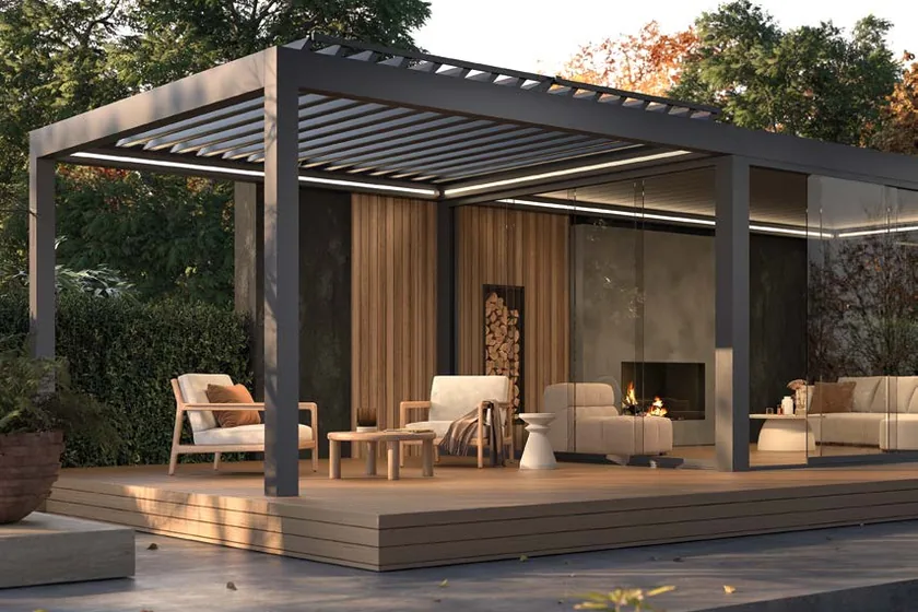 Deponti Pinela Delight: Terrassenüberdachung mit verstellbaren Lamellen über einer Lounge