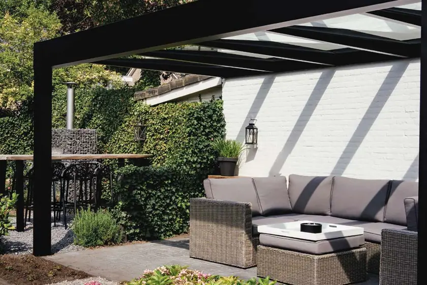 Deponti Trebbiano: Terrassenüberdachung mit Glasdach und kubischer Front